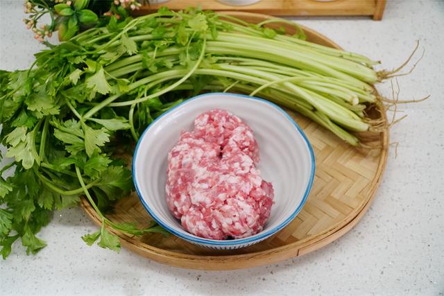 怎么包饺子好看又简单，教菜鸟简单包饺子方法（牢记“3放2不放”）