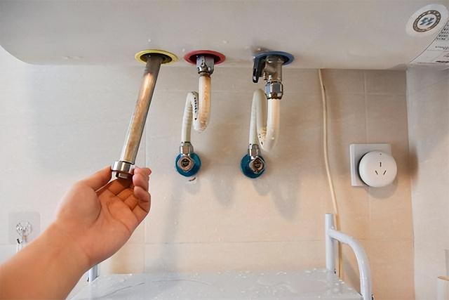 天然气显示e1是什么意思，天然气热水器出现e1是什么意思（燃气热水器E故障提示）