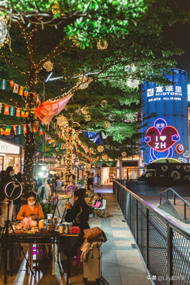 12月3日的珠海富华里，提前感受圣诞节的欢乐氛围