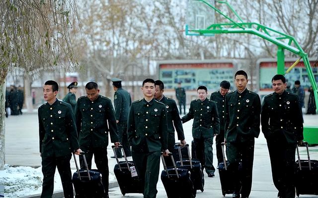 当兵几年可以退伍，当兵当几年才能退伍（当2年兵、5年兵、8年兵、12年兵）