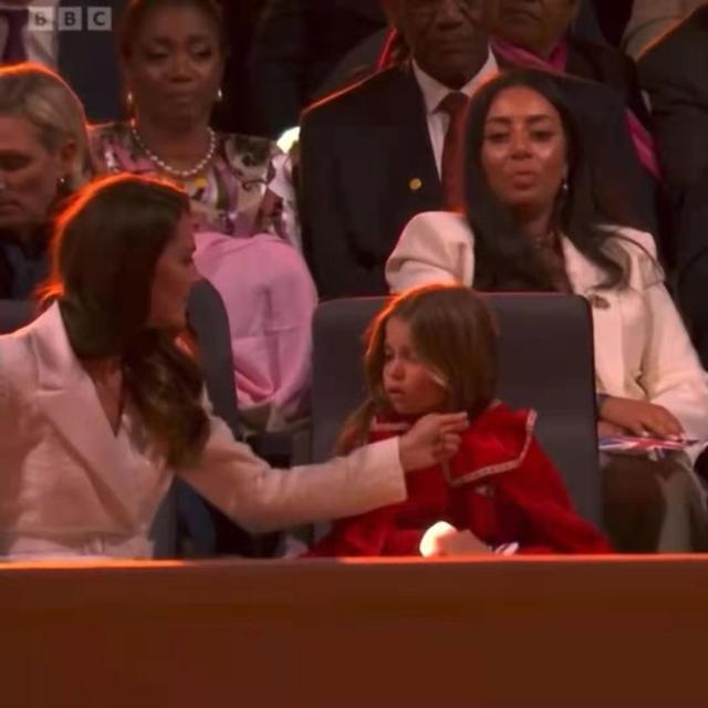 气质的童话公主，童话简单又漂亮的公主（7岁夏洛特美又飒莱昂诺尔高级感十足图片）