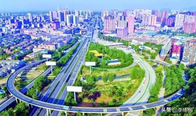 重庆和湖北哪个发达，重庆和湖北哪个面积大（湖北经济总量反超福建）