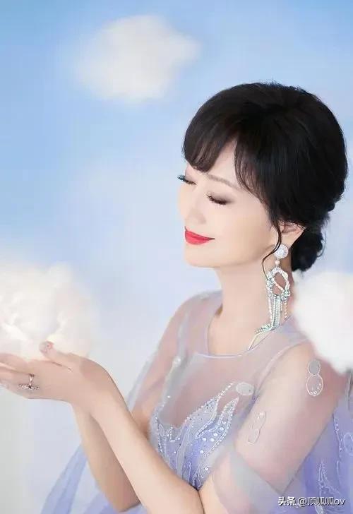 陈小春对张柏芝是真爱吗，美到极致的香港3大美女明星