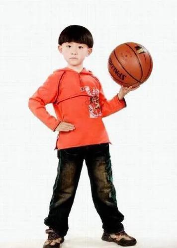 易烊千玺的真实年龄，易烊千玺14岁到17岁外貌变化（“谦逊低调”的易烊千玺）