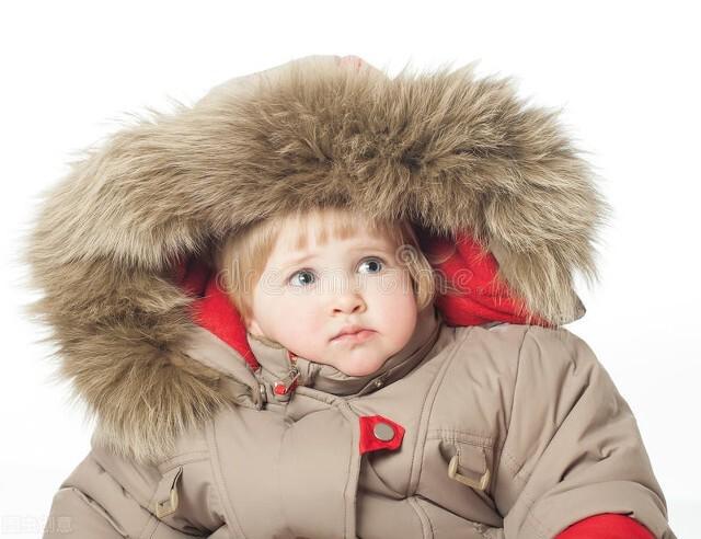 羽绒服可以机洗吗，羽绒服能用机洗吗（用洗衣机洗羽绒服会爆炸）