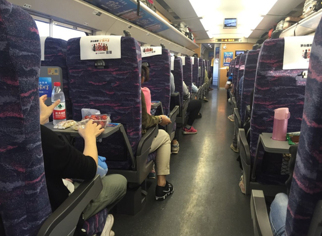 第一次不会坐高铁怎么办，第一次坐高铁不会怎么办（高铁上的无座票原来并不是站票）