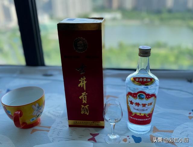 睡前喝一口白酒好吗，睡前喝一口酒好吗（经常喝点“白酒”的人）