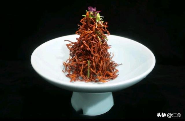 珍宝蟹爆炒技巧，黑椒焗珍宝蟹、茶树菇炒爽肉、黑松露拌虫草花