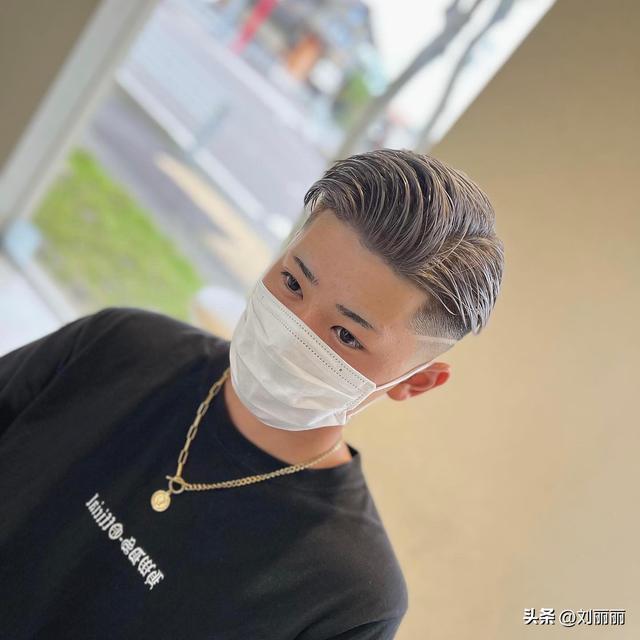 男士窄额头发型，男生额头窄适合什么发型（这10几款男士发型真帅气）