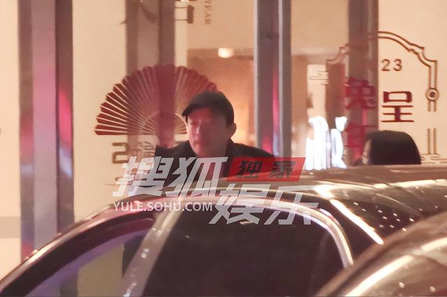 汪小菲今年几岁了，汪小菲聚餐寸头造型显苍老