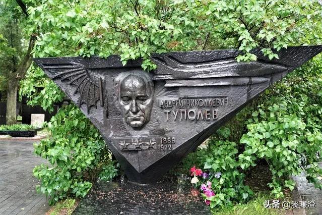 变色龙的作者，变色龙的作者是什么（戈尔巴乔夫将入葬的莫斯科新圣女公墓）