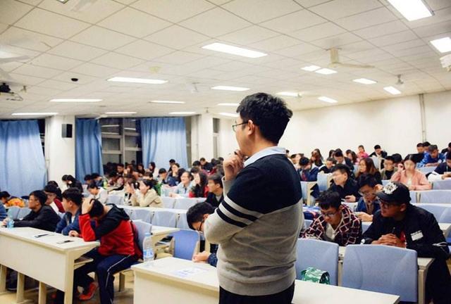 文理分科如何选择，女生高一文理分科如何选择（“理科生跟文科生”哪个发展好）