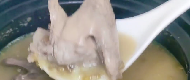 鸽子煲绿豆汤的做法，清炖鸽子汤的做法（鸽子肉嫩不腥）