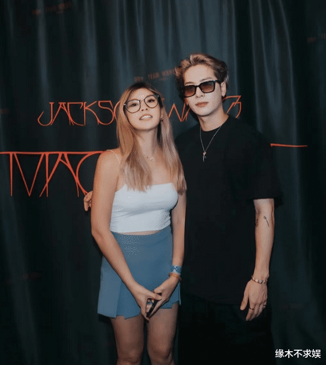 王嘉尔个人资料，王嘉尔国籍到底哪的（知情人曝其正努力学外语）