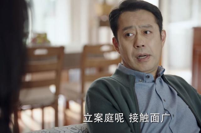 莫小贝 王莎莎，莫小贝素颜照（饰演女法官红唇配西装）