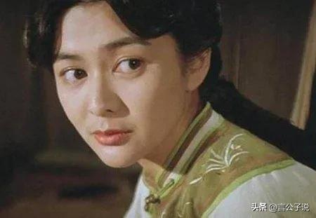 吴倩湿发照上热搜，28岁生娃后仍然像少女（娱圈6位“素颜女神”）