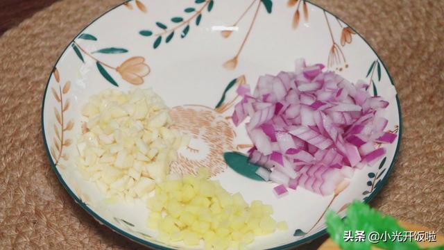 罗氏虾是海虾吗，罗氏虾是海虾吗图片（我觉得罗氏虾更好吃）