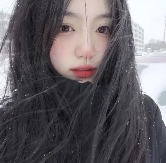 女生头像可爱呆萌，女生头像 可爱 呆萌 林杺 /  干啥啥不行 天天穷开心微信（可爱又带点纯欲的头像）