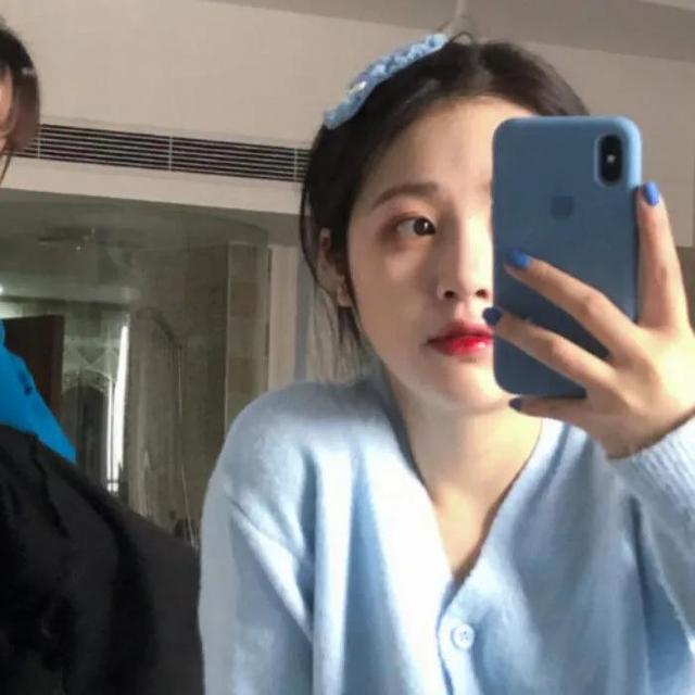 适合微信状态用的背景图超惊艳 比如此时此刻 无意义的想念，适合微信状态背景图片（女头‖该怎么开头呢是天好冷还是我好想你）