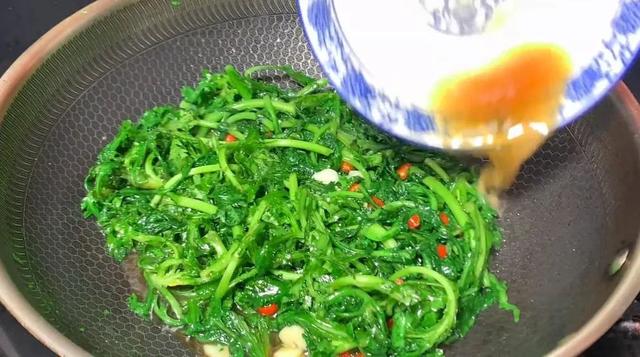 剁椒芋头家常做法大全，多吃这“碱性食物”