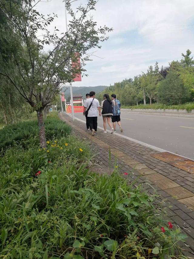 农历八月初三是不是阎王爷的忌日，今天八月初三“灶王神诞辰”日遇阴雨天