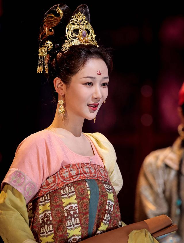 1,发髻高的人(高发髻古装美女,娜扎仙)