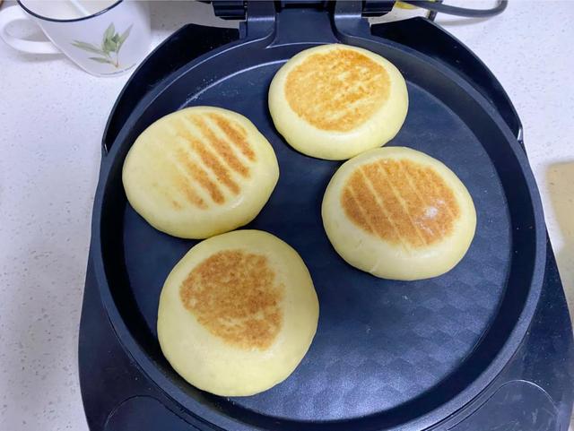 山药饼的家常做法，山药饼做法大全家常（两人晚餐简单山药饼）