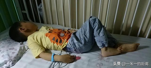 婴儿睡觉时呼吸急促，婴儿睡觉呼吸急促怎么办（呼吸急促喘不上来气我惊慌失措）