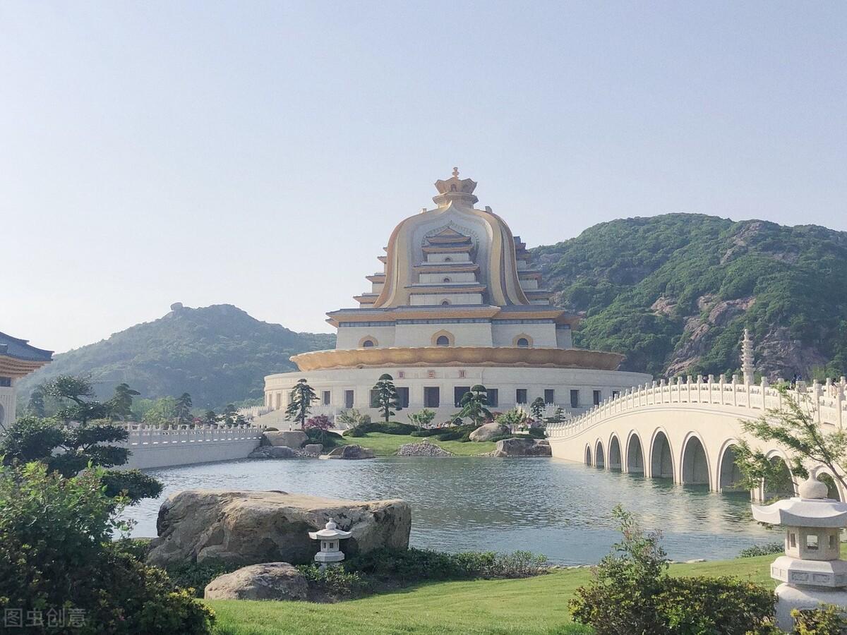 可以徒步登上佛顶山,比较有诚意,放空自己,静静感受一方净土的安宁.