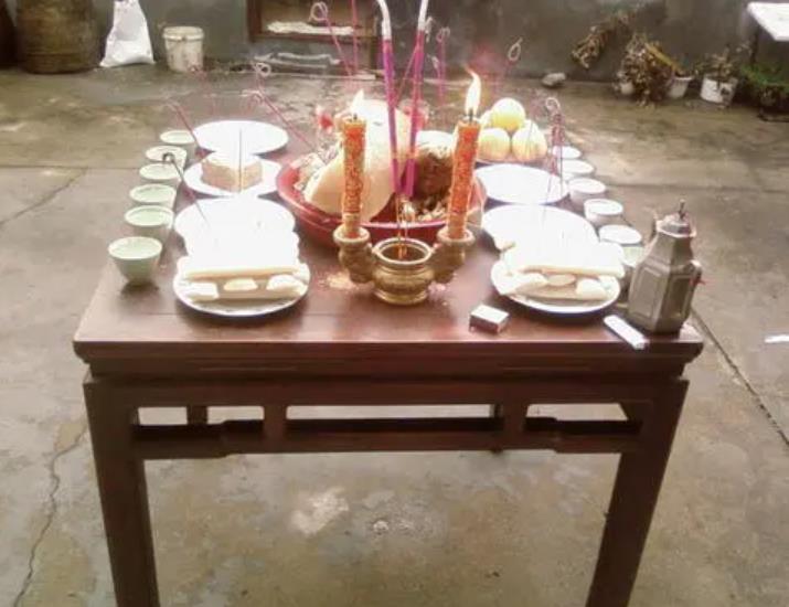 八仙桌标准尺寸，八仙桌尺寸是多少（你以为过时的“八仙桌”）