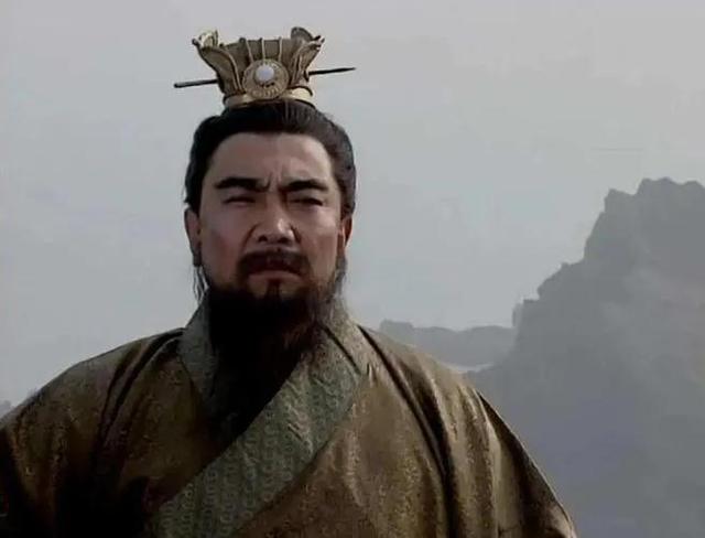 曹操是个怎样的人，观沧海中曹操是个怎样的人（三国：曹操到底是奸臣还是枭雄）