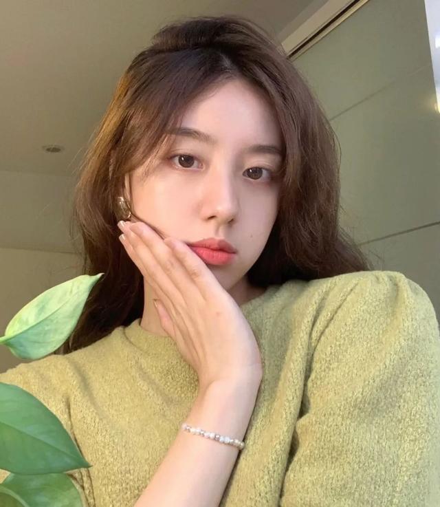 圆脸适合什么眼镜，圆脸适合什么眼镜框女（不同脸型适合什么样的配饰）