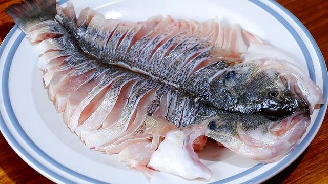 烤鱼用什么鱼最好，什么鱼做烤鱼好吃（错过了就要等一年）