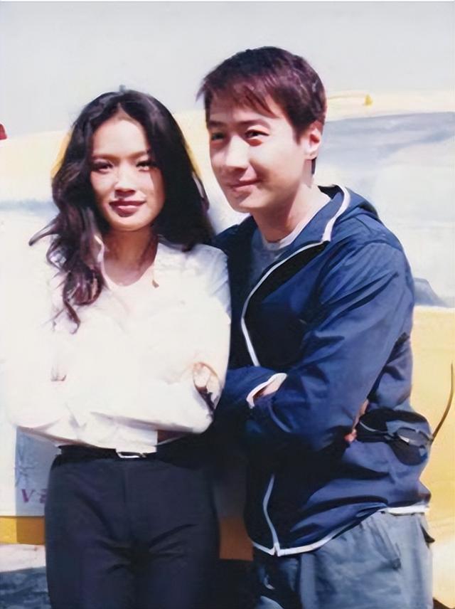 黎明女粉合照，流水的女神。盘点百搭天王黎明和美女们的合照。