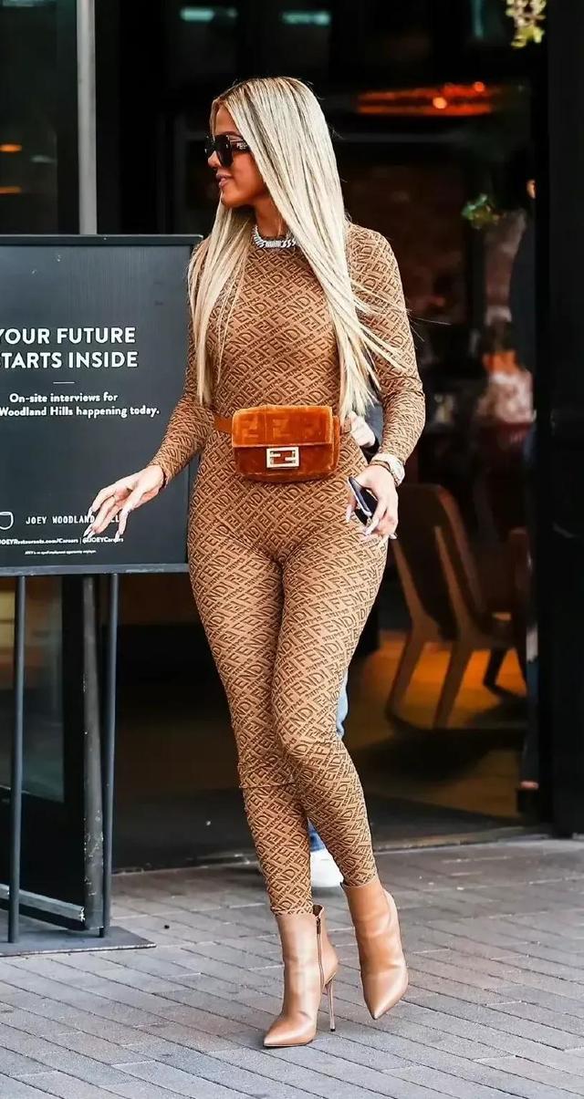 欧美闺蜜头像。微信，欧美闺蜜头像。（欧美女星科勒卡戴珊）