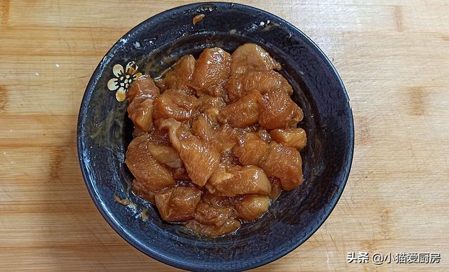 口蘑炒多久能熟，口蘑怎么炒（没想到鸡胸肉和口蘑一起炒这么好吃）