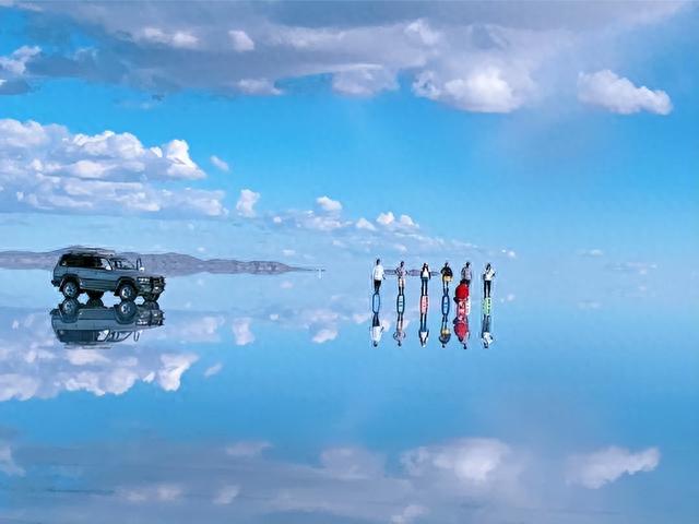 世界上有两个人气最旺的“天空之镜”，同样美艳，你更喜欢哪一个