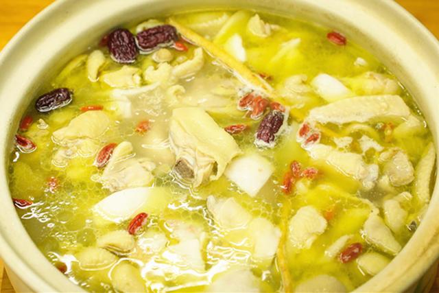 炖鸡汤放什么调料，炖鸡都用什么调料好_炖鸡放啥调料好（这5道滋补鸡汤）