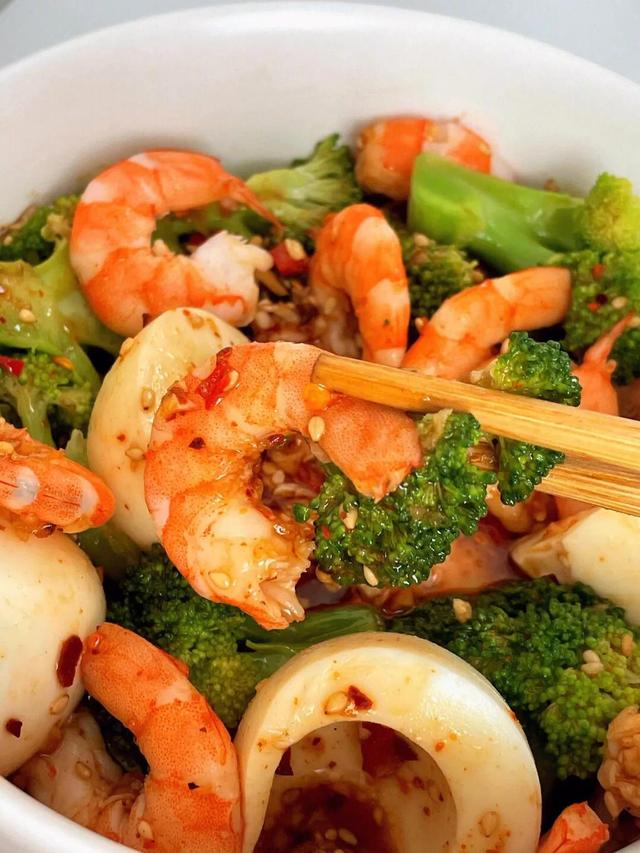 蒜香虾仁，蒜蓉虾仁的做法（这3种做法上手简单味道鲜美）