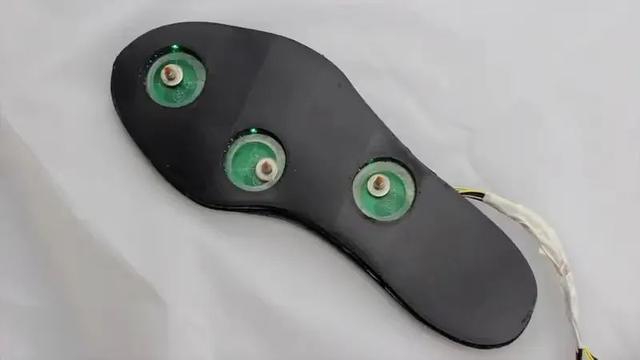 世界上最怕痒的脚，世界最怕痒的人是谁（男生脚趾最怕痒）