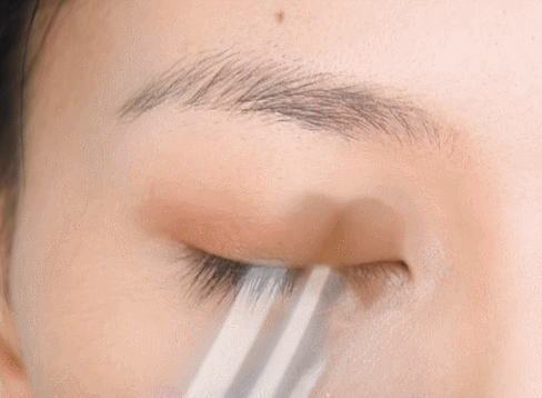 卡刷和线刷是什么意思，如何区分线刷和卡刷（新手化妆刷使用指南）