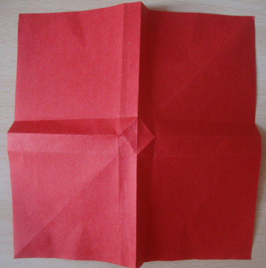 怎么用纸剪花朵，怎么用纸剪花朵视频（玫瑰花的折法）