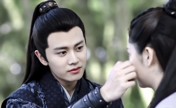 qq名字男生冷酷帅，男生网名 好听 帅气（这些人物堪称高冷帅气男神）