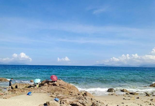 深圳西冲沙滩风景区，夏天是属于海边的季节