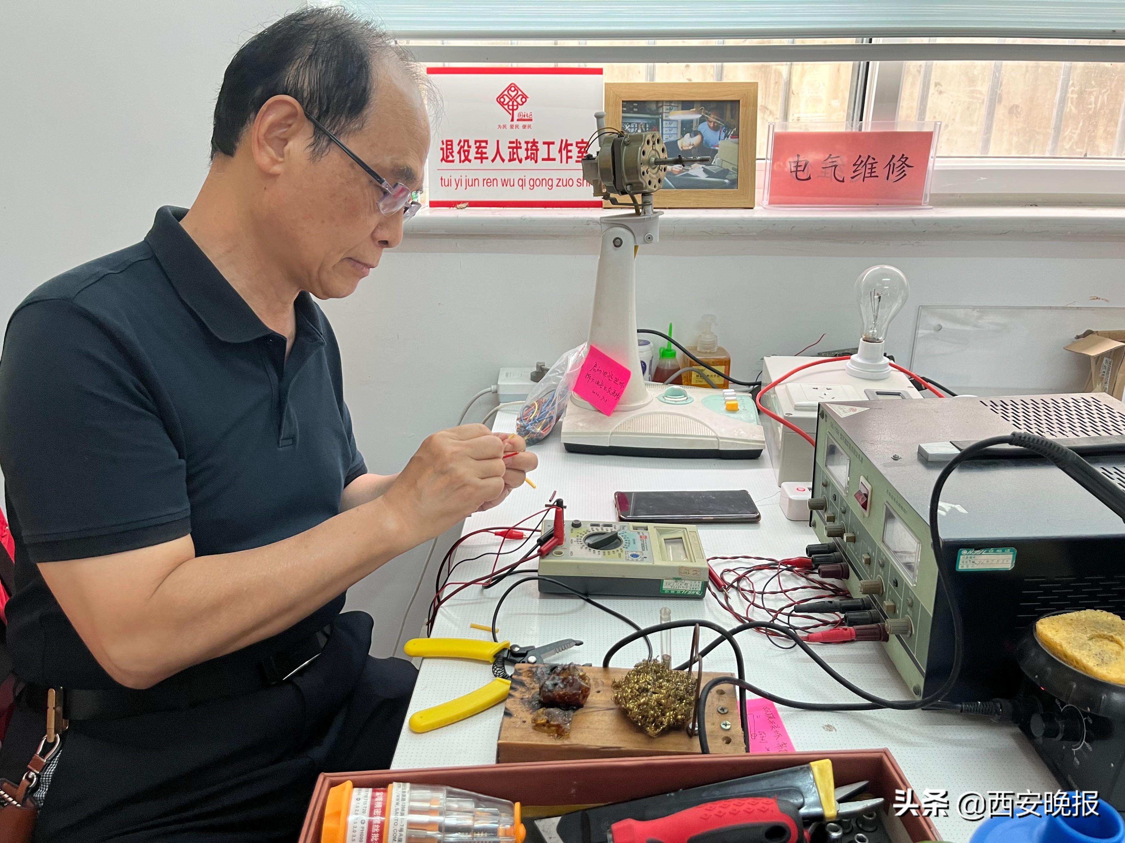 长安镇家电维修 这位老人不简单 多年义务帮居民修家电