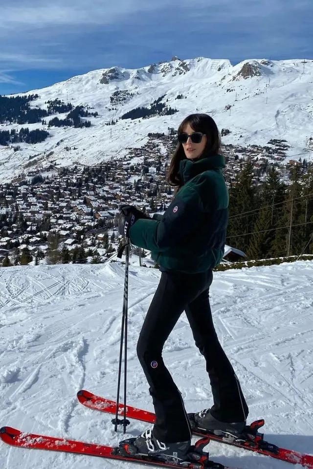 滑雪初学者必看技巧，新手滑雪小技巧让你初上雪场也不露怯