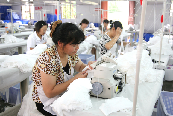 义乌大山里的富人村，翁荣金靠卖袜子成为义乌知名富豪