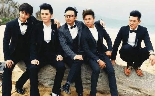 天天向上什么时候重播，天天向上什么时候改的播出时间（《天天向上》七兄弟）