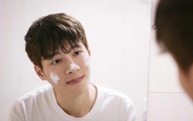 男生爱你的表现和特征，男生爱你的表现有哪些（男生喜欢你的五种表现）