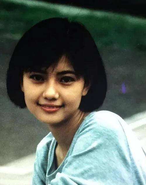 高圆圆情史大全，“风流女神”高圆圆狗血情史,五段感情遇三个渣男,35岁情归赵又廷